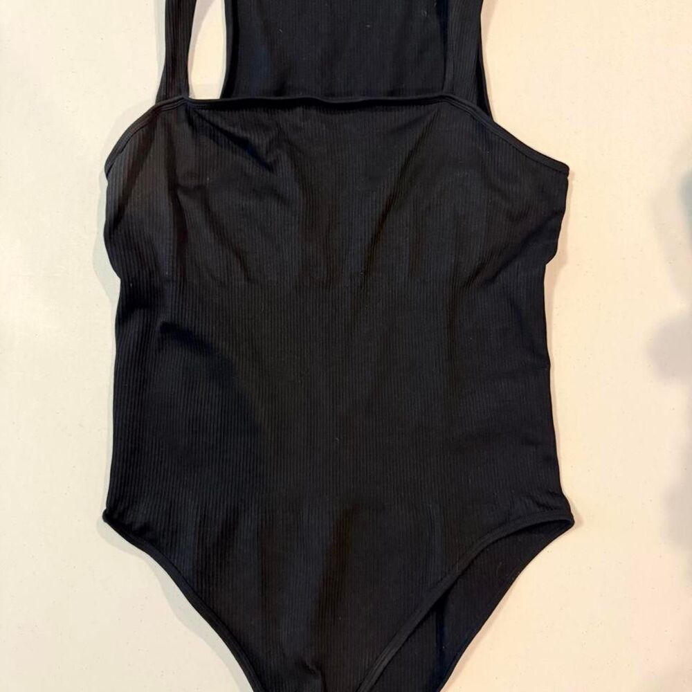 Oqq Women's Black Bodysuit